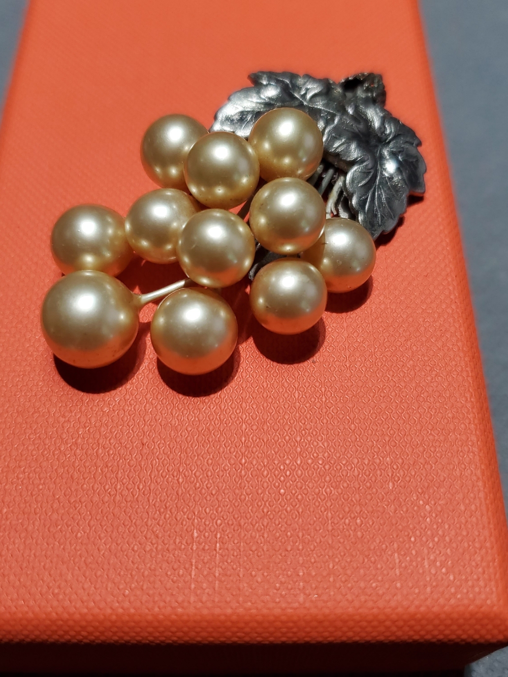 Vtg 1940s Grape Cluster Pendant Faux Pearl Hand Wired Pot Metal Coro Style Pin